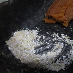 そば くら富 - 炙った蕎麦の実と岩塩