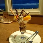 展望レストラン・ワンピース - チョコレートパフェ 550円