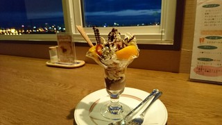 展望レストラン・ワンピース - チョコレートパフェ 550円