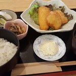 Hisamatsu - 海老カツとサーモンフライの定食￥900税込