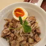 炙りチャーシュー丼