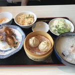 福濱 - 海鮮粥セット全景
            ミニチャーハンはサービス？