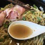 煮干ラーメンとローストビーフ パリ橋 - 煮干しらーめん 青 　スープ