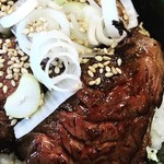 煮干ラーメンとローストビーフ パリ橋 - プレミアムハラミ丼(小) ¥500　UP