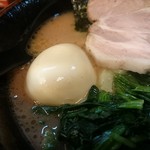 横浜家系らーめん 武術家 - サービスの味玉