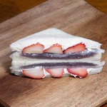 ダイヤ製パン - いちご大福サンド　￥389