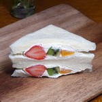 ダイヤ製パン - ミックスフルーツサンド　￥368