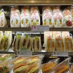 ダイヤ製パン - ショーケース