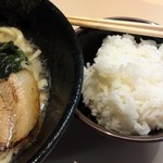 一蓮家 - ランチタイムにはご飯が付きます