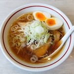 ラーメン一刻 - 牛骨ラーメン（醤油）玉子トッピング