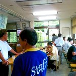 阿武隈パーキングエリア 下り 軽食・フードコート - ２０１１／０７／０５　ほぼ満席の昼時、といっても１時過ぎでした。