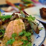 明治座 - サーモンのたたきバジルソースがけ