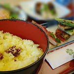 明治座 - バターライスと胡麻醤油の薬味のせ