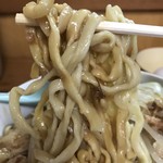 もみじ屋 - 【2018.5.21】中加水率の中太麺。緩やかにウェーブがかかっています。