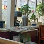 中華 太陽 - コーヒーはセルフサービス