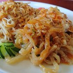 中華 太陽 - 棒々鶏冷麺デラックス。ここの棒々鶏は絶品です！