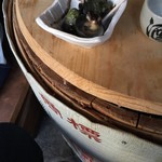 盃屋かづち - 樽がテーブル！
