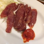 かつぎや - 必ずいただく腸詰　ハイボール最強の友です　付け添えの辛味噌がハイボールによく合います