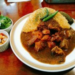 カレーの店 マボロシ - 〆て１１５０円。豚肉の角切りはゴロゴロと計１２個。