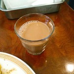カレーの店 マボロシ - セットのスパイス感が優しいチャイ。冬場はホットだったか知らん。失念。