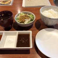 やきにくのバクロ 博多店 - ご飯とスープはお代わり自由。サラダのドレッシングが美味しいかった！