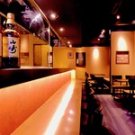 Yakitori Kafe Torigoya - カウンター8席、一人でくつろげますよ