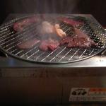 Shichirin Yakiniku Anan - ホルモンを焼くと煙が…