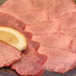 七輪焼肉 炭や - 塩タン(945円)