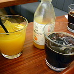 ファイブラン - アイスコーヒーとオレンジジュース