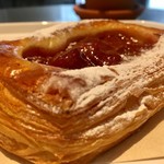 ザ マンダリン オリエンタル グルメショップ - リュバーブのデニッシュ 2017/03/10