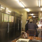 いけまさ亭 - カウンターの奥にお兄ちゃん