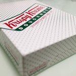 Krispy Kreme Doughnuts - おなじみの”包装箱”