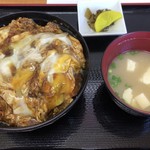 お食事処 かみや - カツ丼 720円（税込） 普通盛りでかなりのボリュームです。