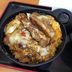 お食事処 かみや - カツは薄いけどカラッと揚がってて旨いですよ。