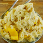 黑岩古早味黑砂糖剉冰 - （撮影 20170511）ホテルの近くで生マンゴー氷屋さんを発見…2人で食べてもちょっと多いかなぁ(^_^;)