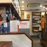 ナルトもメンマもないけれど - コチラは初めて店内を撮る