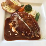 ワインカフェ ルセット - ハンバーグ。ソースが美味。