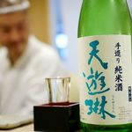 焼鳥　おみ乃 - 大将が飲みたい日本酒を選んでもらい代わりに飲む