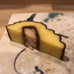 旬美にしかわ - 真ん中に海老のおぼろ入り