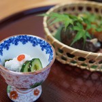 料理どころ 翠笑 - 先付け 鱧湯引き胡瓜梅肉ソース