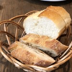 ビストロ･ミーヌ - ◆パン2種・・できれば温めて出されるといいですね。
