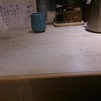 季節割烹 勝味 - カウンターは奥行きがあって快適