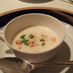 アピシウス - セロリのポタージュ。スライスアーモンドの風味がアクセントを添えます。