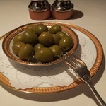 アピシウス - オリーブ。美味しくて食べ過ぎると、次々とお代わりが登場するので、今回はスローペースで。無意識に食べてしまう美味しさです。