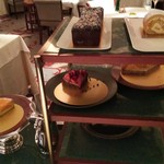 アピシウス - デザートワゴン。前回は時間がなくて殆ど食べられなかったので･･･
