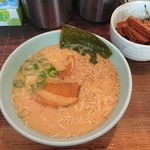 楽 - ミニ角煮丼セット820円(ランチタイムサービス)