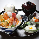 すしダイニング遊