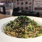 ナナイロパスタ - カニペペたま ほうじ茶入りスパゲティー 1,080円 ＋ 大盛 250円。