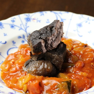 [Stewed dishes] are the main dishes, and there are lots of dishes that are delicious with wine♪