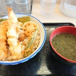 天丼・天ぷら本舗 さん天 - 海老と鶏の天丼と味噌汁